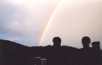 会場の山に虹